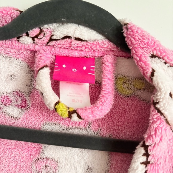 Hello Kitty Pink Robe - Picture 2 of 5